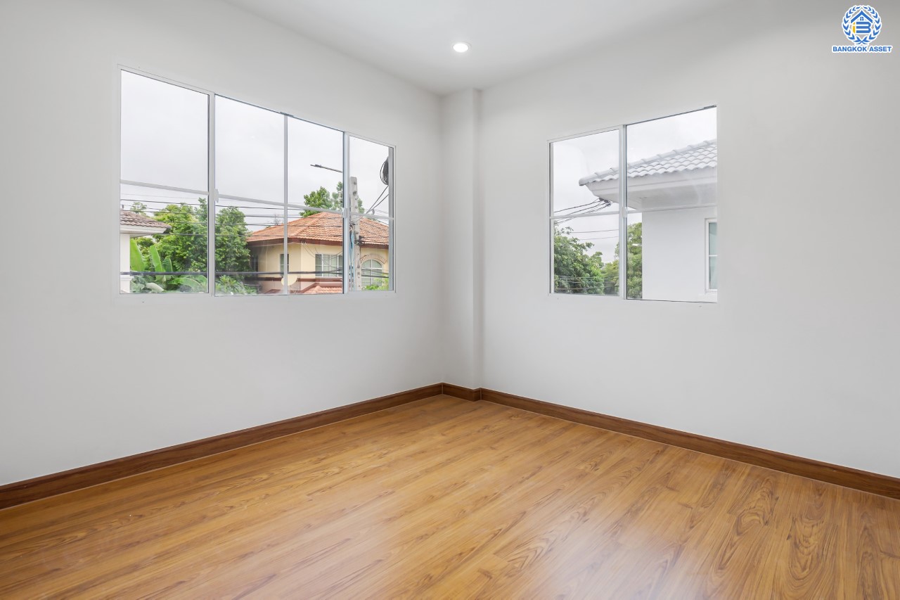 บ้านมือสองตกแต่งใหม่ ม.ชลลดา วัดลาดปลาดุก หลังมุม คุณภาพระดับ L&H บนเนื้อที่ 57.6 ตร.ว. ฟังก์ชัน 3 ห้องนอน 2 ห้องน้ำ 2 ที่จอดรถ บนทำเลศักยภาพ เพียง 15 นาทีถึง เซ็นทรัลเวสท์เกต ใกล้รถไฟฟ้าสายสีม่วง "สถานีคลองบางไผ่"...